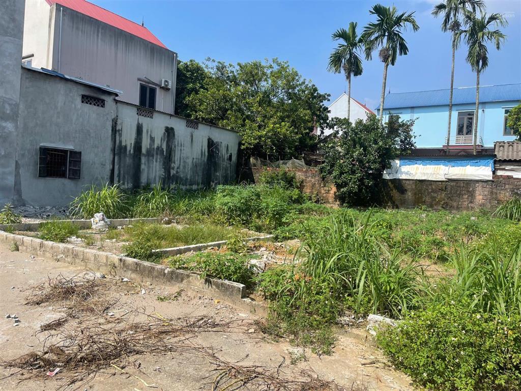 Đất đẹp giá mềm  ô tô vào tận đất, gần quốc lộ 6