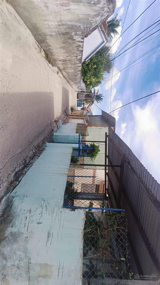 Căn góc 3 mặt tiền... trên đất có 2 căn nhà....view biển dốc lết