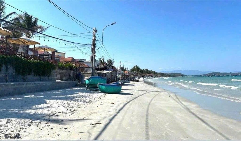 E chuyên nhận ký gửi và cần bán lô đất trực diện biển dốc lết