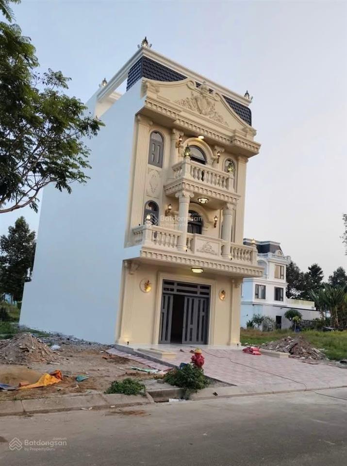 Bán nhà 1 trệt 3 lầu, 2 mặt tiền, dt 7,2x20m, giá hơn 8 tỷ, full nội thất. cách aeon tân an 200m