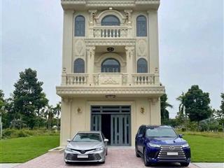 Bán nhà 1 trệt 3 lầu, 2 mặt tiền, dt 7,2x20m, giá hơn 8 tỷ, full nội thất. cách aeon tân an 200m