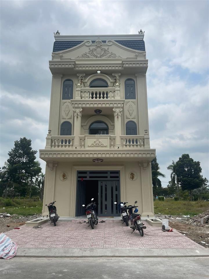 Bán nhà 1 trệt 3 lầu, 2 mặt tiền, dt 7,2x20m, giá hơn 8 tỷ, full nội thất. cách aeon tân an 200m