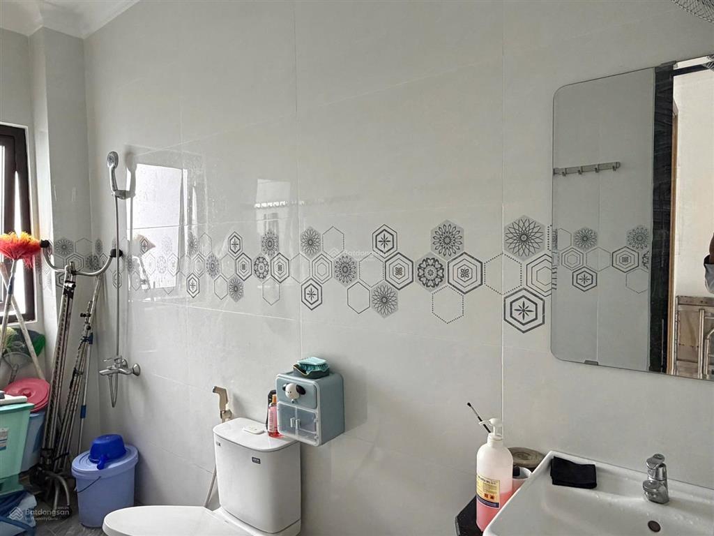 Cần bán gấp nhà mới 3 tầng nằm ngay trung tâm aeon tân an. cách sông vàm cỏ tây 20m