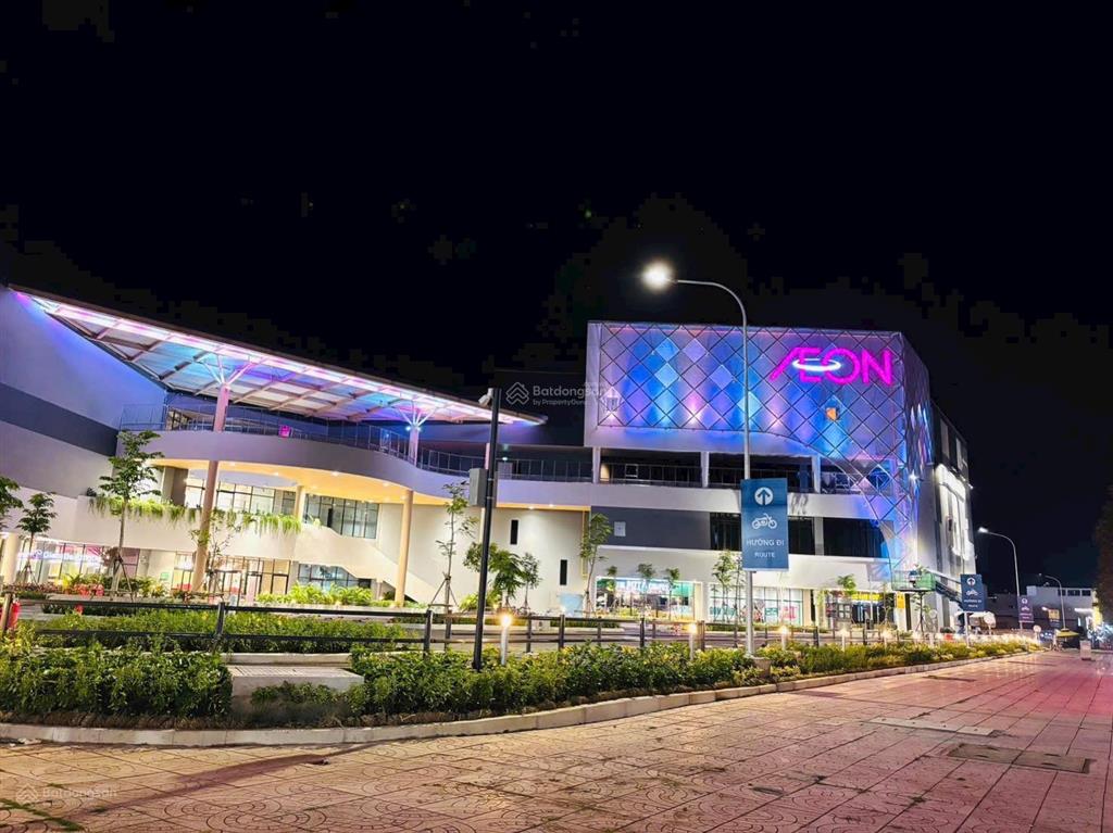 Cần bán gấp nhà mới 3 tầng nằm ngay trung tâm aeon tân an. cách sông vàm cỏ tây 20m