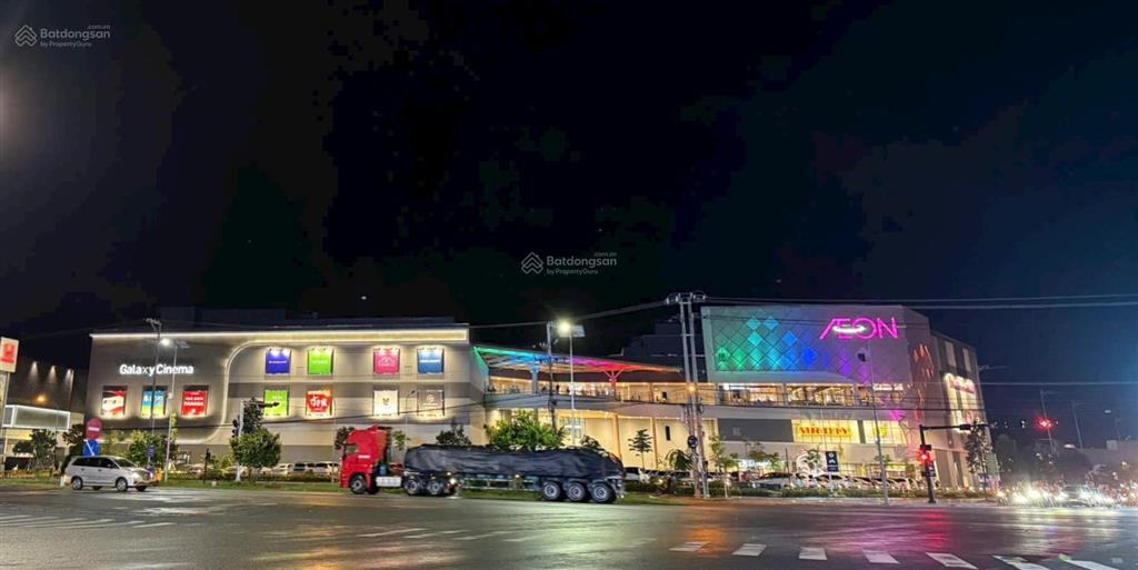 Cần bán gấp nhà mới 3 tầng nằm ngay trung tâm aeon tân an. cách sông vàm cỏ tây 20m