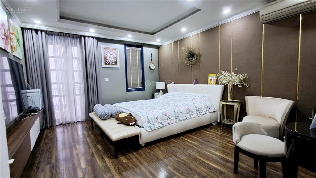 Siêu dòng tiền thụy khuê, 43 m2, 7 tầng, 12 phòng, mt 6m. chỉ 13.5 tỷ.