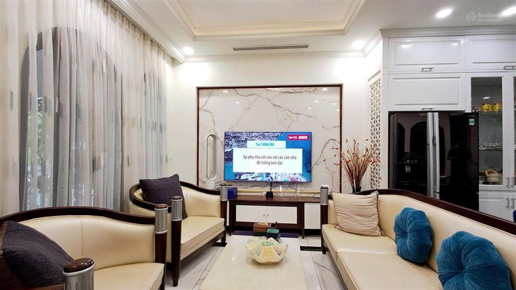 Ven hồ tây, 86 m2, 6 tầng, mặt tiền 6.8m. hot 88 tỷ.