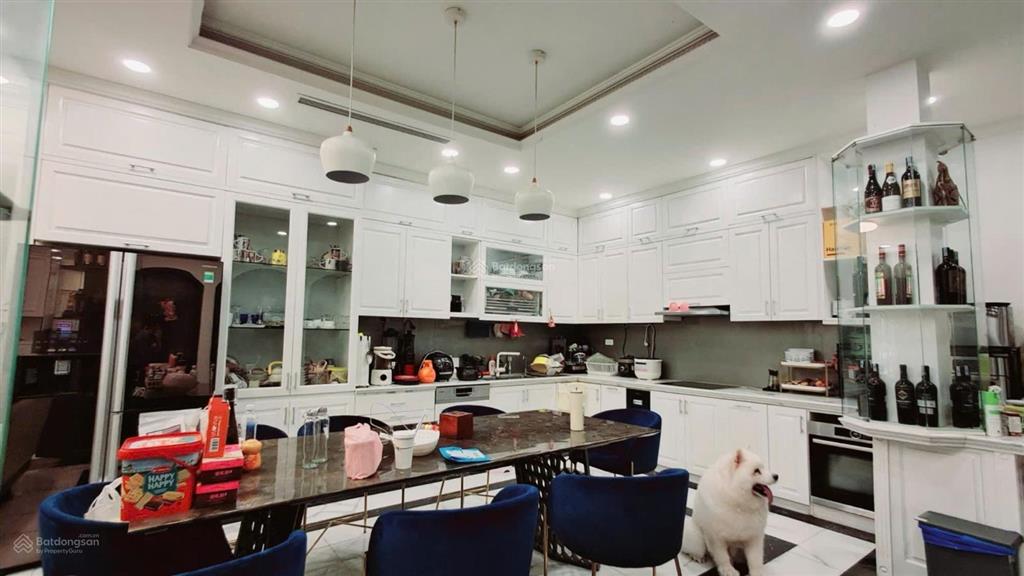 Ven hồ tây, 86 m2, 6 tầng, mặt tiền 6.8m. hot 88 tỷ.