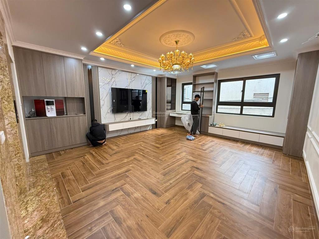 Siêu phẩm phạm văn đồng! 43 m2, 7 tầng, mt 5m, gara, 5m ra pvd. chỉ 16,86 tỷ.