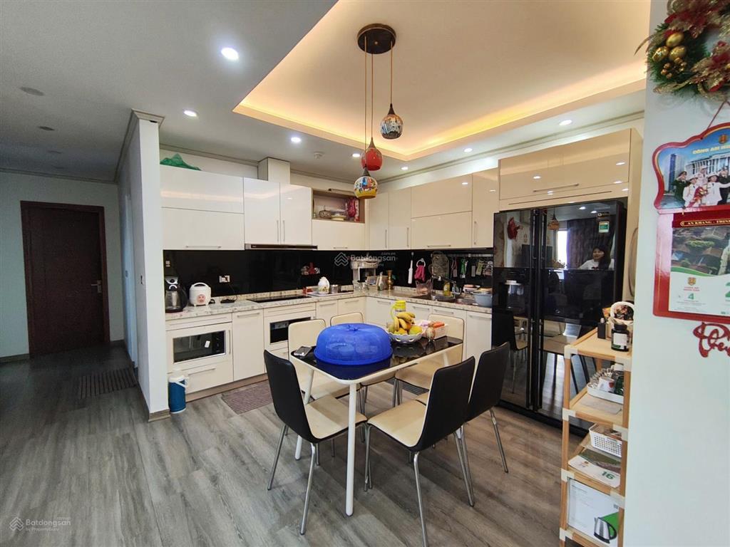 Siêu lô góc vip, view hồ tây, 153 m2, 4 phòng ngủ. nt nhập. hot 15,3 tỷ.