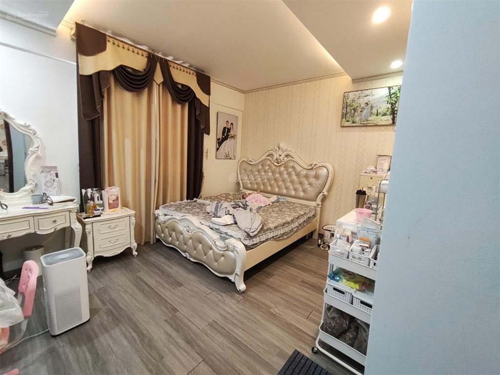 Siêu lô góc vip, view hồ tây, 153 m2, 4 phòng ngủ. nt nhập. hot 15,3 tỷ.