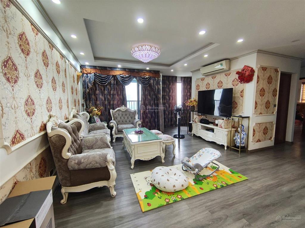 Siêu lô góc vip, view hồ tây, 153 m2, 4 phòng ngủ. nt nhập. hot 15,3 tỷ.