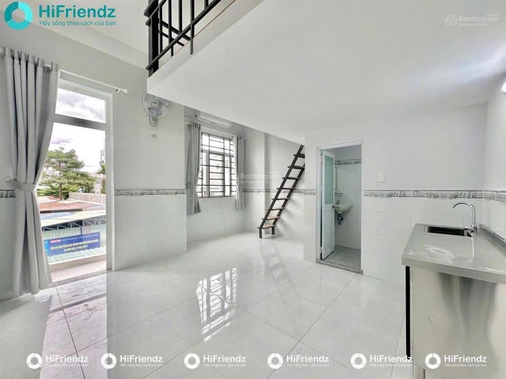 Phòng gác cao rộng hơn 40m2 có ban công ngay phạm văn đồng,5 phút đến hiệp bình chánh,cầu bình lợi