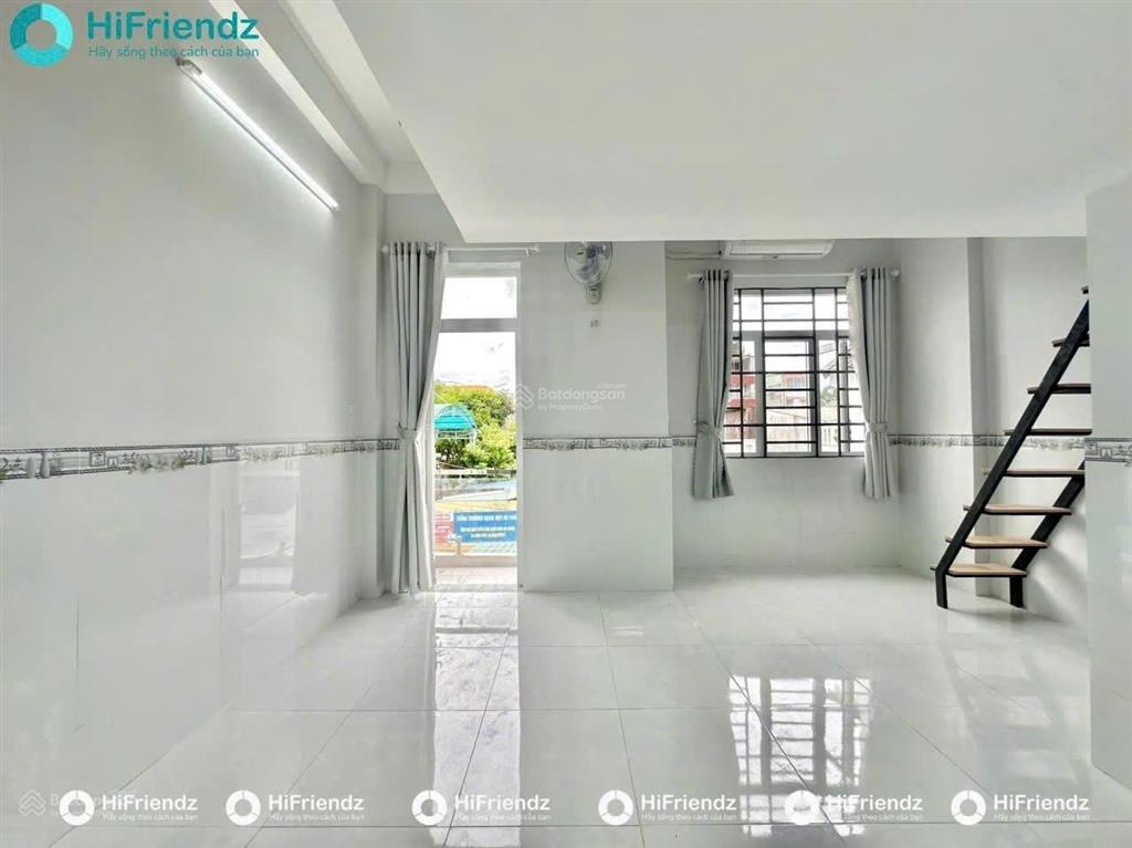 Phòng gác cao rộng hơn 40m2 có ban công ngay phạm văn đồng,5 phút đến hiệp bình chánh,cầu bình lợi