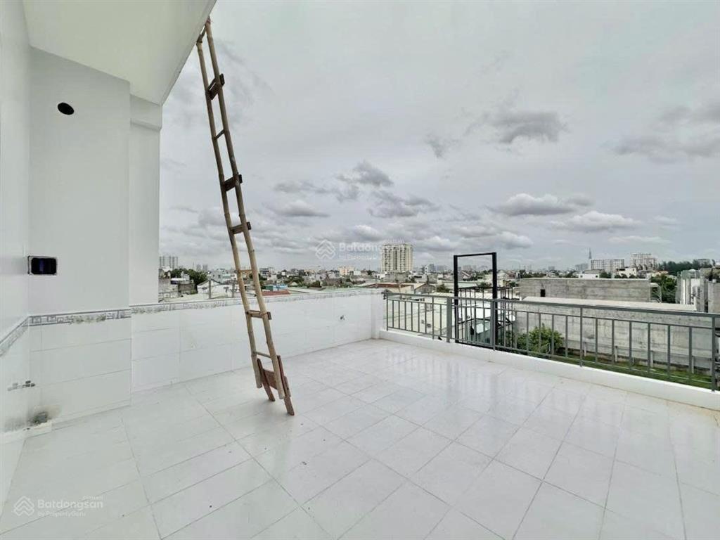 Phòng gác cao rộng hơn 40m2 có ban công ngay phạm văn đồng,5 phút đến hiệp bình chánh,cầu bình lợi