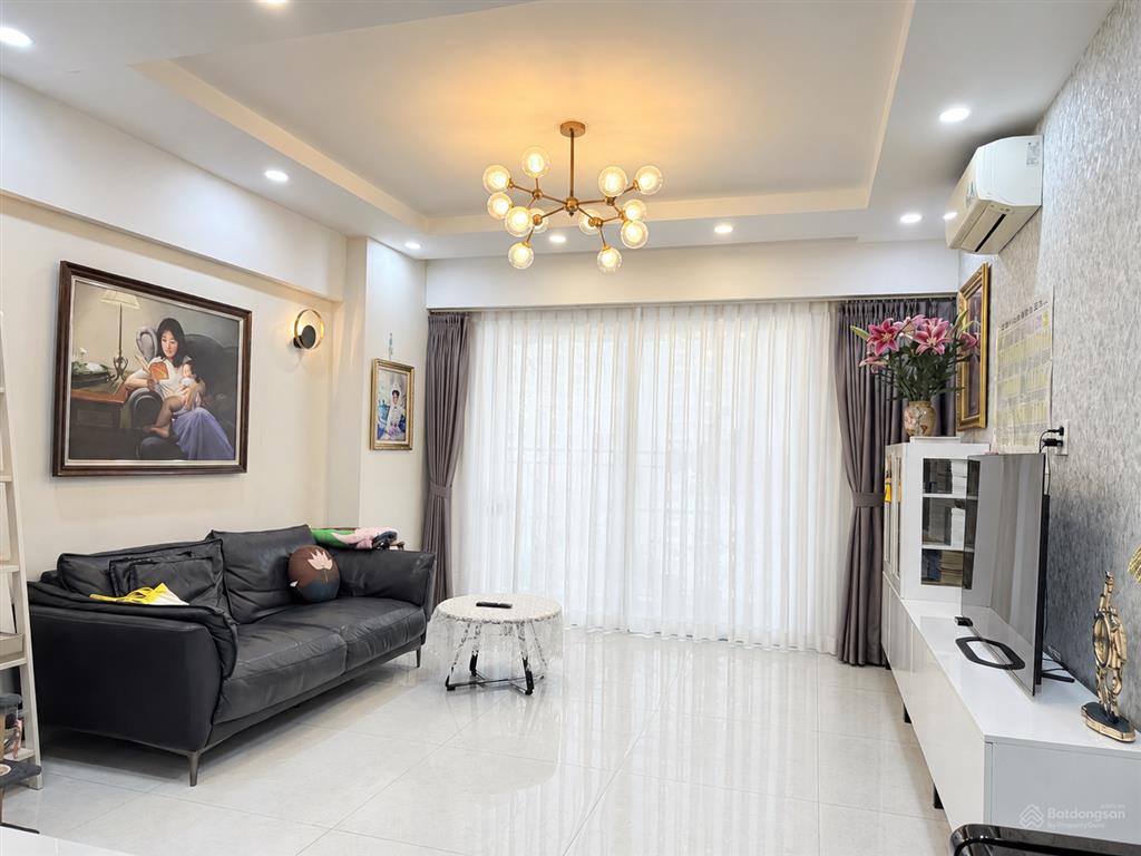 Bán căn hộ vị trí hiếm, nhà đẹp có gu, view nội khu thoáng đẹp, tặng ô xe  saigon south residences