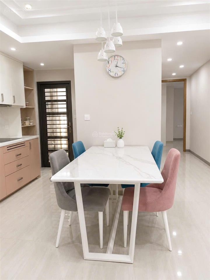 Bán căn hộ 95m2 giá tốt  saigon south residences