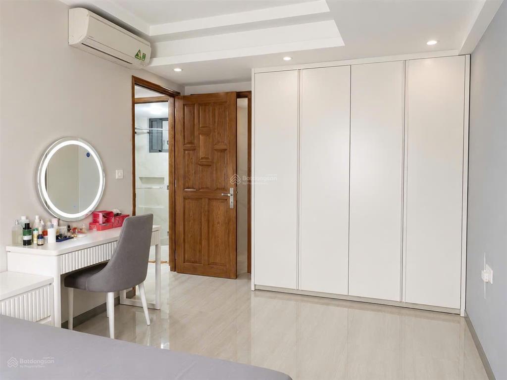Bán căn hộ 95m2 giá tốt  saigon south residences