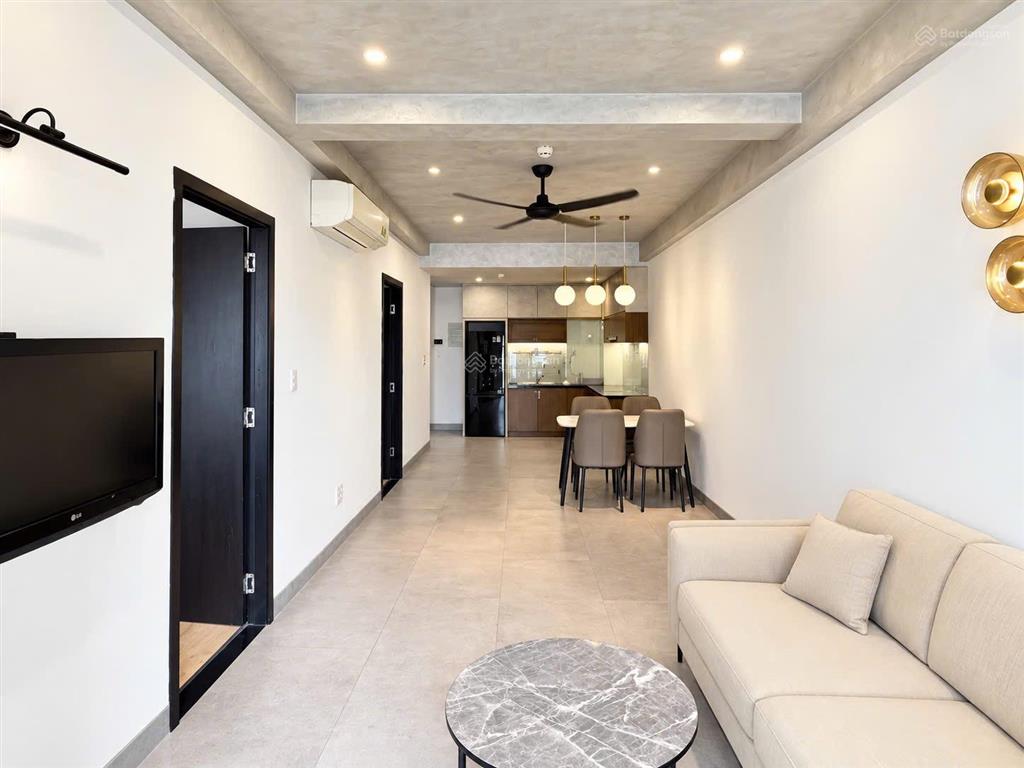 Chủ nhà gửi bán nhanh căn hộ 2pn, tầng cao view thoáng, giá hời  saigon south residences