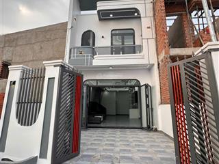 Bán gấp nhà ngay trung tâm tân hiệp tân uyên bình dương ( tphcm mới )