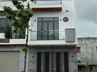 Bán gấp nhà 1 trệt 1 lầu ngay kcn nam tân uyên bình dương ( tphcm) mới