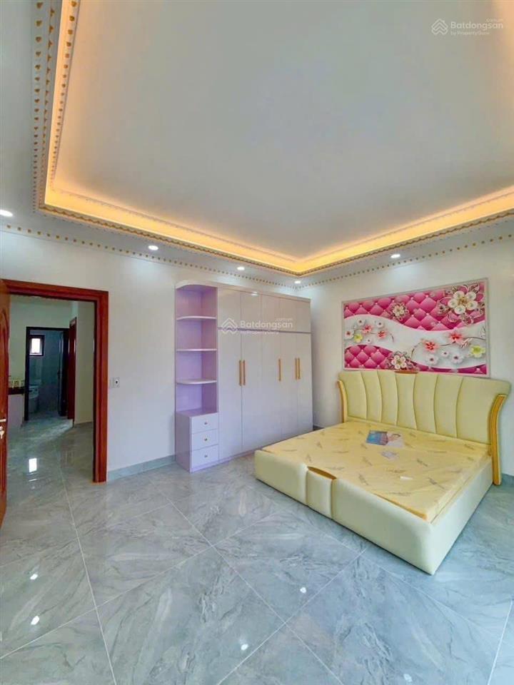 Bán nhà 1 trệt 2 lầu mặt tiền dt747 gần vòng xoay kim hằng tân uyên bình dương