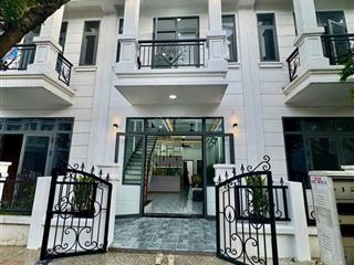 Bán nhà ngay chợ đêm uyên hưng tân uyên giá 1ty950 full nội thất ( bình dương )