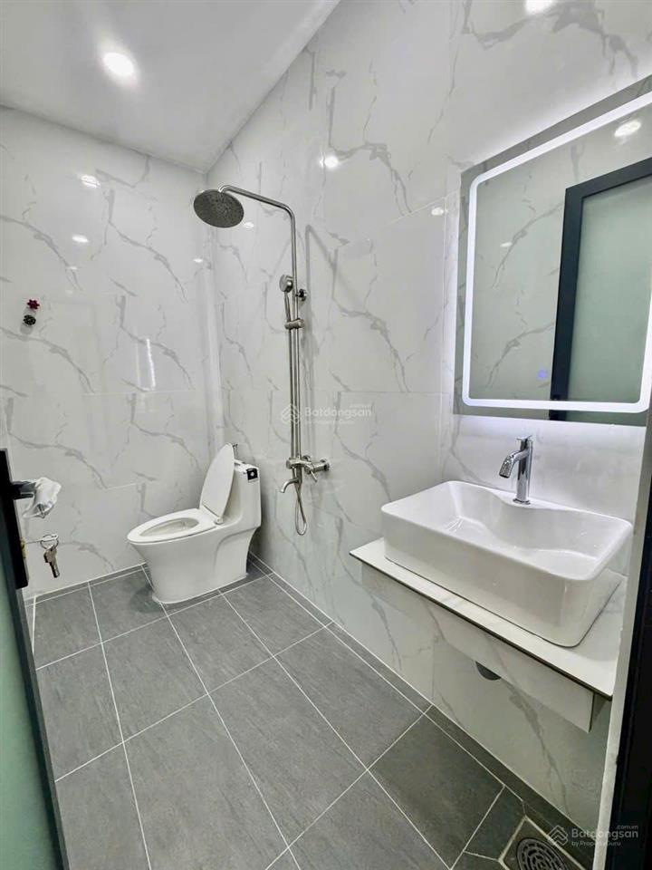 Bán nhà ngay chợ đêm uyên hưng tân uyên giá 1ty950 full nội thất ( bình dương )