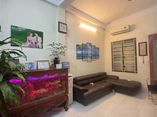 Nhỉnh 4 tỷ nhà 3 tầng trung tâm tt yên viên gia lâm, không qui hoạch