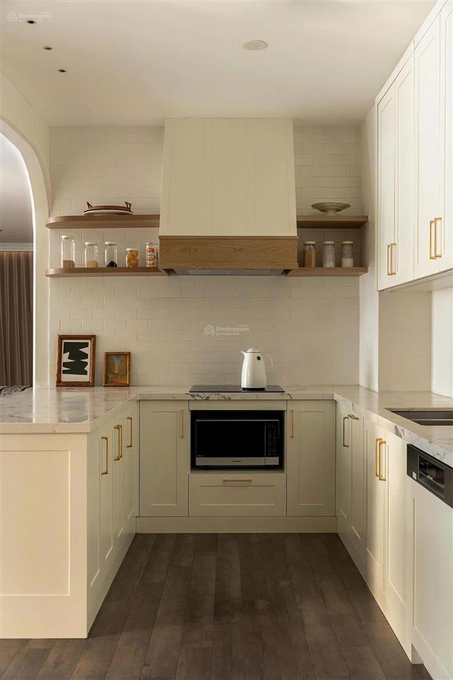 Chính chủ gửi bán căn góc 3pn, 131,5m2 tầng cao view thoáng nội thất cao cấp tại the nine