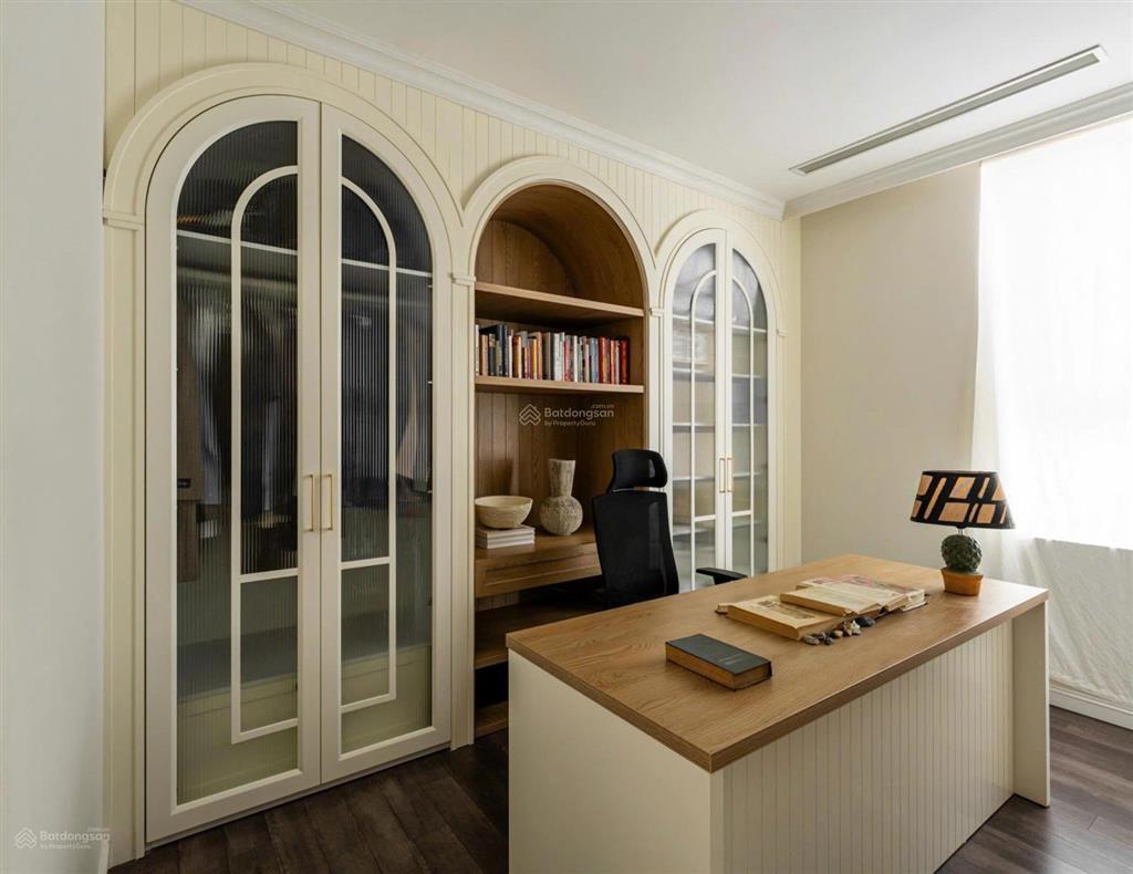 Chính chủ gửi bán căn góc 3pn, 131,5m2 tầng cao view thoáng nội thất cao cấp tại the nine