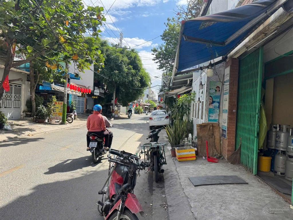 7,1 tỷ  căn góc mặt tiền đường số 4  (4,4x13). trệt 1 lầu nhà cũ