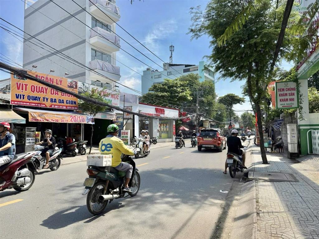 Mặt tiền nguyễn văn khối p8 đoạn cv làng hoa, dt 4x25. dòng tiền 24tr/tháng. giá 14,2tỷ tl