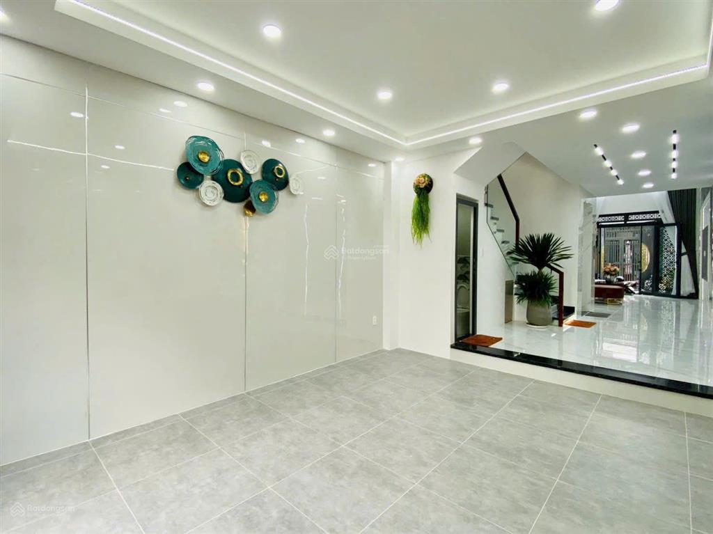 Góc 2mt thống nhất. nhà 5 lầu dt 4x16m. nhà mới full nội thất, có thang máy. giá 8,9 tỷ tl