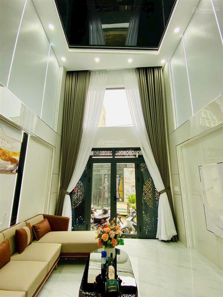 Góc 2mt thống nhất. nhà 5 lầu dt 4x16m. nhà mới full nội thất, có thang máy. giá 8,9 tỷ tl