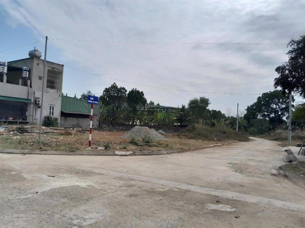 Bán đất tại khu đất đấu giá chi nê, 1,1 tỷ, 107 m2, hàng hiếm tốt