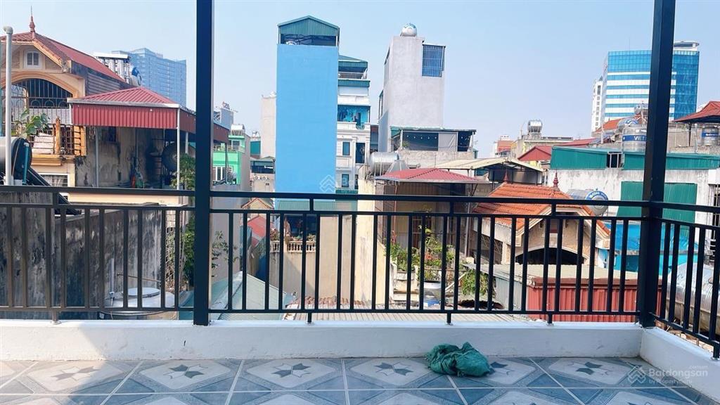 Nhà đẹp đón tết! ngõ thông kinh doanh, thoáng sáng, công năng đầy đủ, gần phố lớn 4pn 5 tầng.