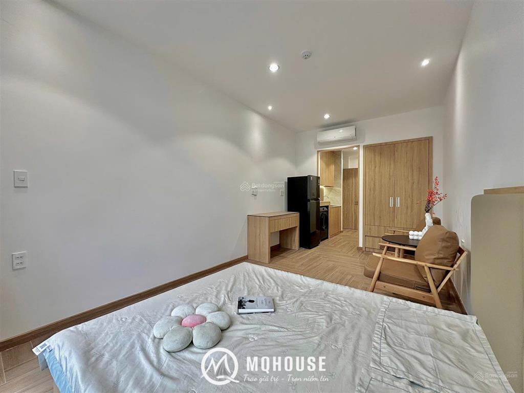 Cho thuê căn hộ full nội thất có ban công ngay ngã tư bảy hiền tân bình