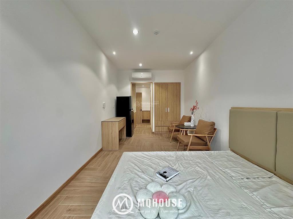 Cho thuê căn hộ full nội thất có ban công ngay ngã tư bảy hiền tân bình