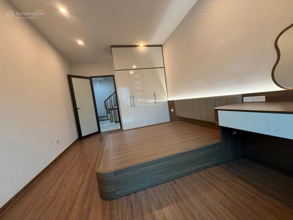 Bán nhà mới liên mạc lô góc  5 tầng  ô tô đỗ cổng  gần tây thăng long, full nội thất.