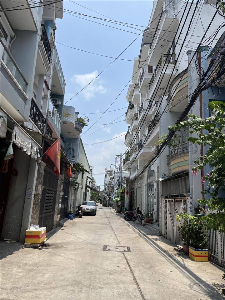 Bán nhà hương lộ 2  bình tân  4,2x15  5 tầng  hẻm 8m  giá chỉ 7tỷ6(tl)