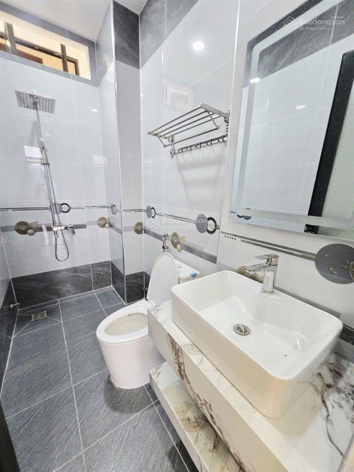 Bán nhà hương lộ 2  bình tân  4,2x15  5 tầng  hẻm 8m  giá chỉ 7tỷ6(tl)