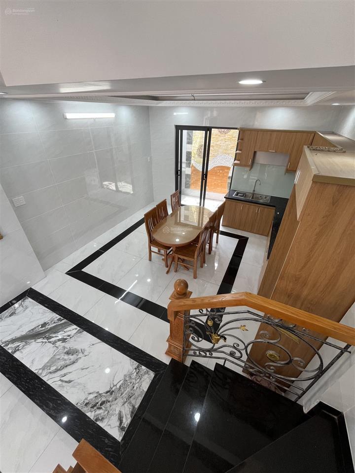 Bán nhà mới kế bên tên lửa  bình tân  4,5x12  giá 7tỷ2(tl)  hẻm oto sạch sẽ.