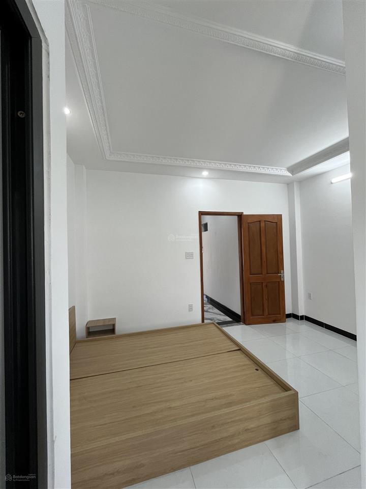 Bán nhà mới kế bên tên lửa  bình tân  4,5x12  giá 7tỷ2(tl)  hẻm oto sạch sẽ.