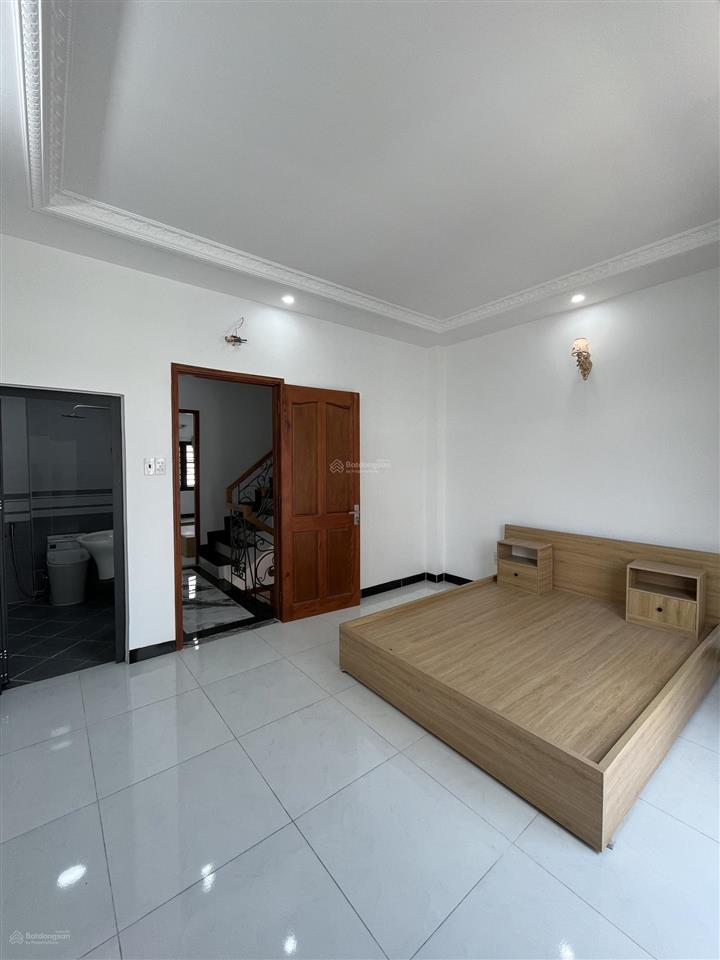 Bán nhà mới kế bên tên lửa  bình tân  4,5x12  giá 7tỷ2(tl)  hẻm oto sạch sẽ.