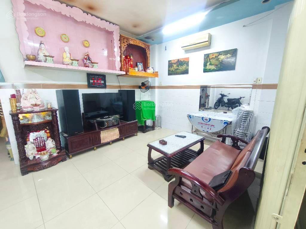 Bán nhà ngay ngã tư 4 xã  6,8x20  2 tầng  hẻm xe hơi  giá 7tỷ6  ko quy hoạch  lộ giới ít.