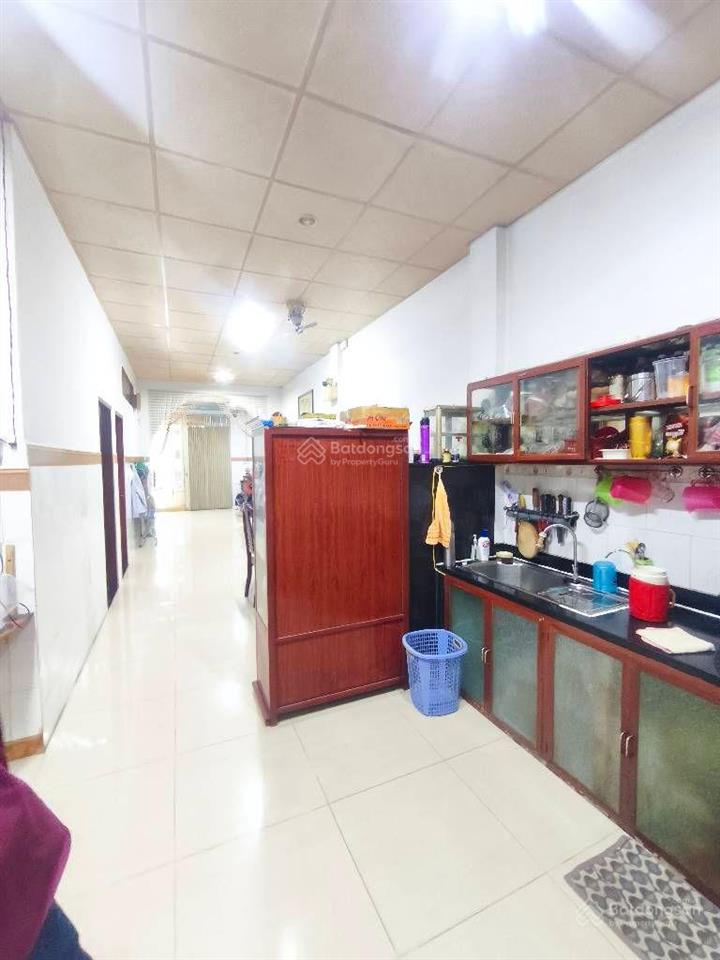 Bán nhà ngay ngã tư 4 xã  6,8x20  2 tầng  hẻm xe hơi  giá 7tỷ6  ko quy hoạch  lộ giới ít.