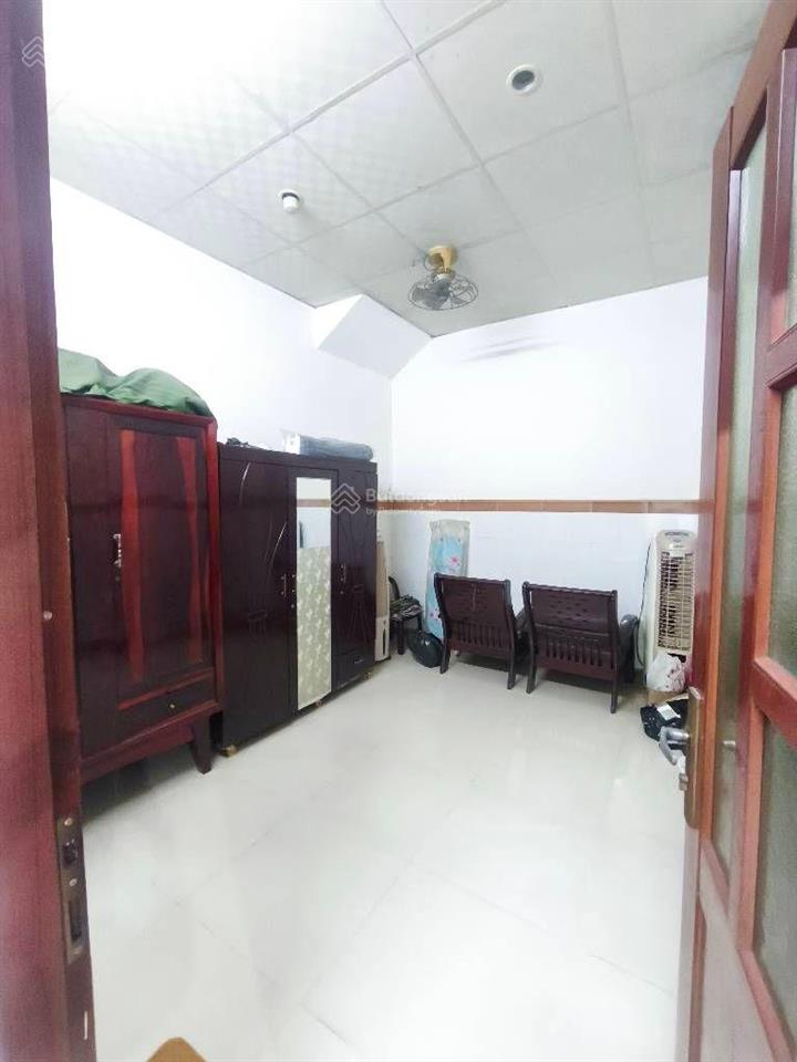 Bán nhà ngay ngã tư 4 xã  6,8x20  2 tầng  hẻm xe hơi  giá 7tỷ6  ko quy hoạch  lộ giới ít.