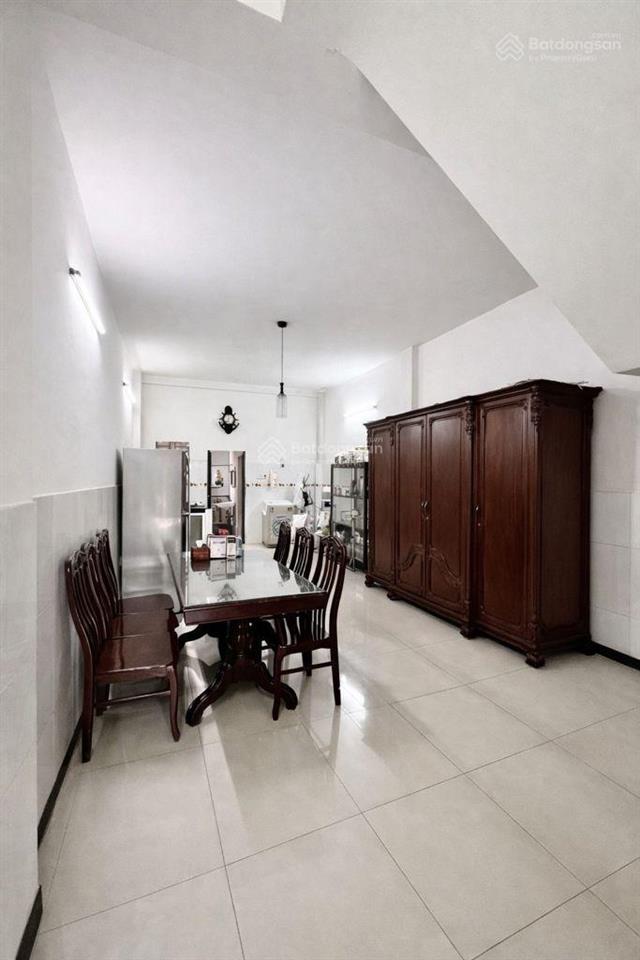 Bán nhà đường tên lửa  bình tân  hẻm oto thông  4x22  giá 7tỷ8  có phòng ngủ dưới trệt.