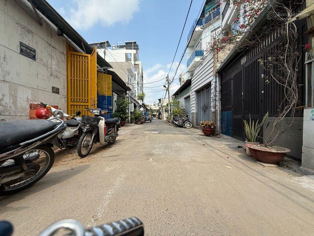 Bán nhà lê văn quới  bình tân  4x23  5 tầng  hẻm oto  giá 9tỷ(tl)tặng full nội thất hiện đại.